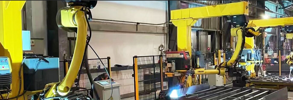 Mitől elengedhetetlenek az emelőasztalok a biztonságosabb és gyorsabb anyagmozgatáshoz?